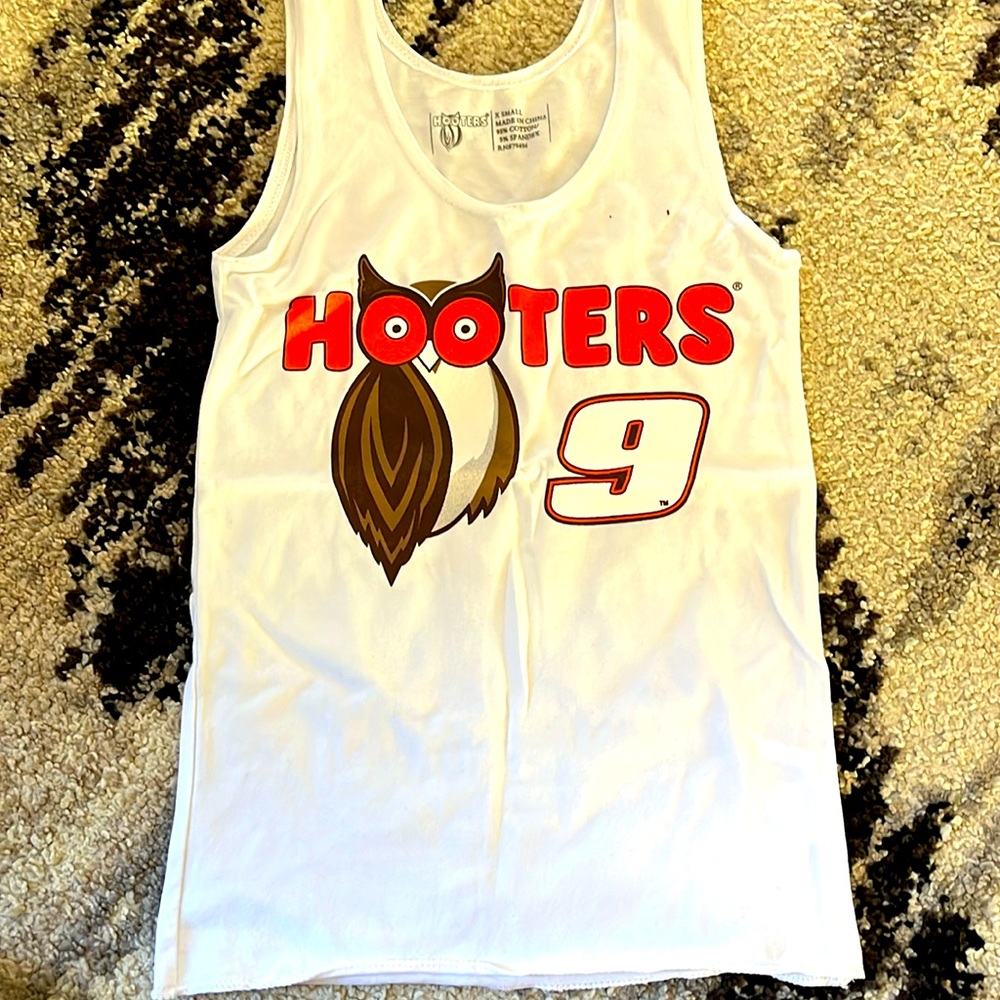 Brand new hooters tank #9 chase Elliott. Size XS